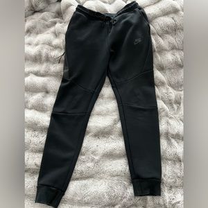 Nike Tech Fleece sweatpants in black size small
